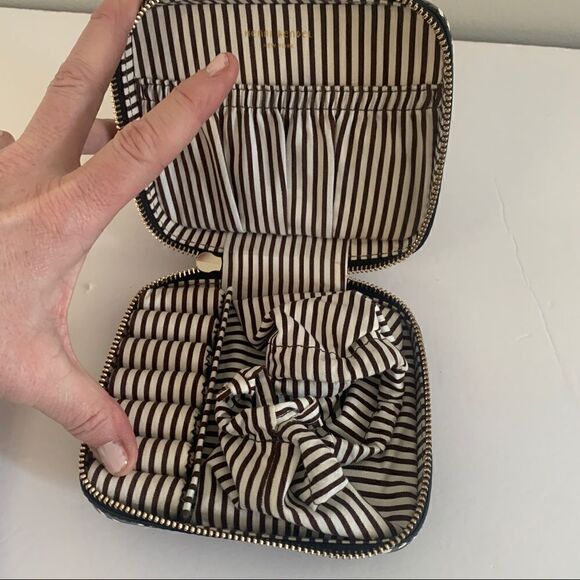 Henri Bendel W 57th Jewelry Case - New - Picture 9 of 13